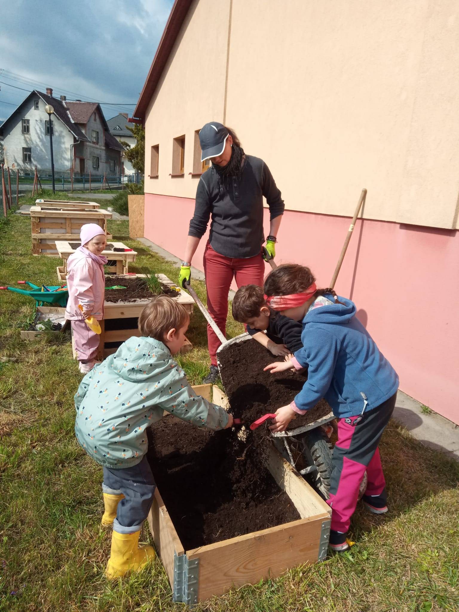Z palety záhonek Skorošice